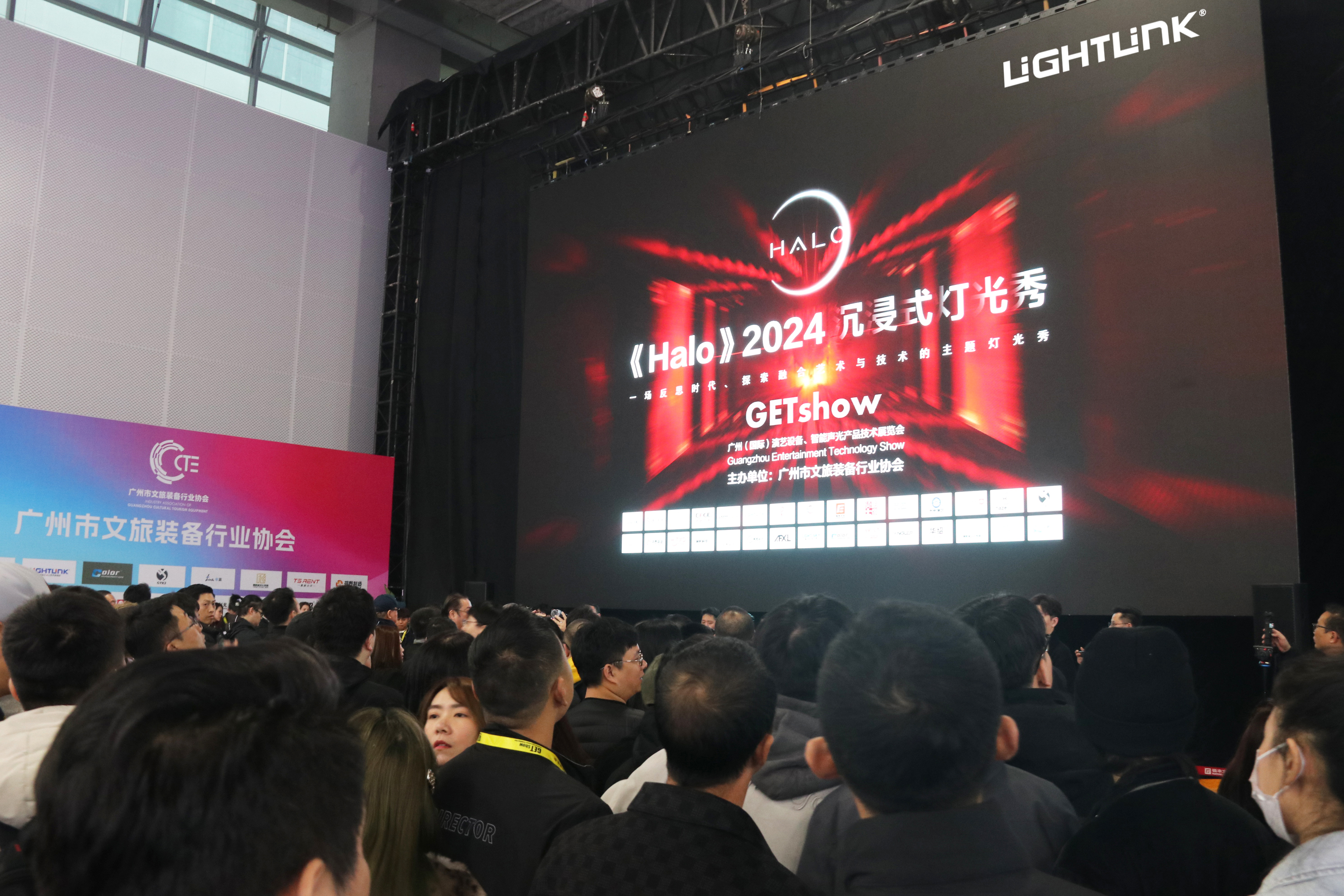1000平方米雷凌顯示LED租賃屏“燃”爆《Halo》燈光秀現(xiàn)場(chǎng)！